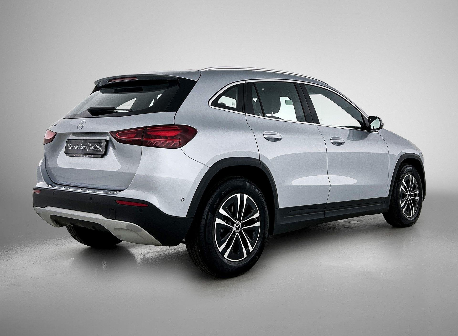 Mercedes-Benz GLA-klasse 180 Essential Line | Verwarmde Zete, Auto's, Stof, Gebruikt, Zwart, 4 cilinders