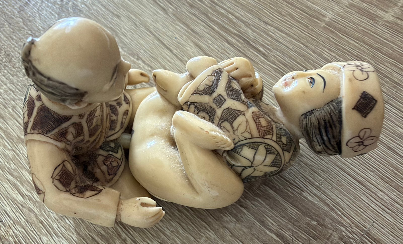 Ancien couple Netsuke, Enlèvement ou Envoi