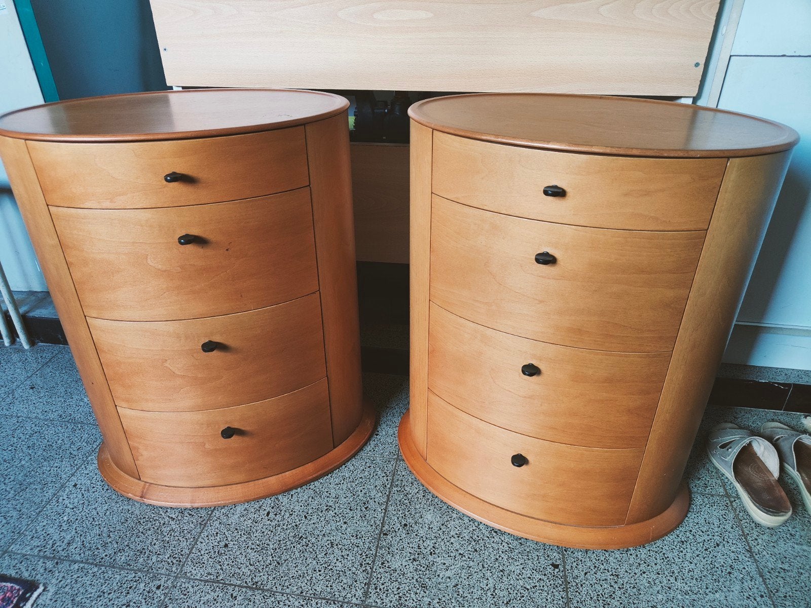 Une paire de commodes Di Violino chics., Enlèvement