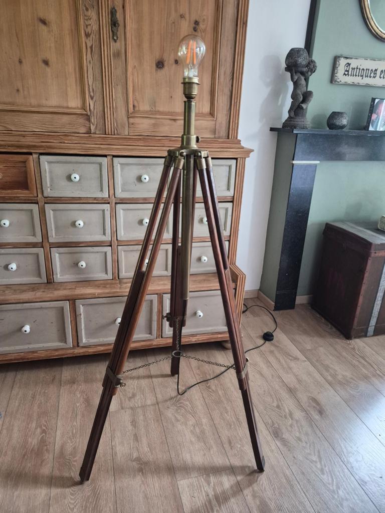 Industriële driepoot vloerlamp, Huis en Inrichting, Ophalen of Verzenden, Hout