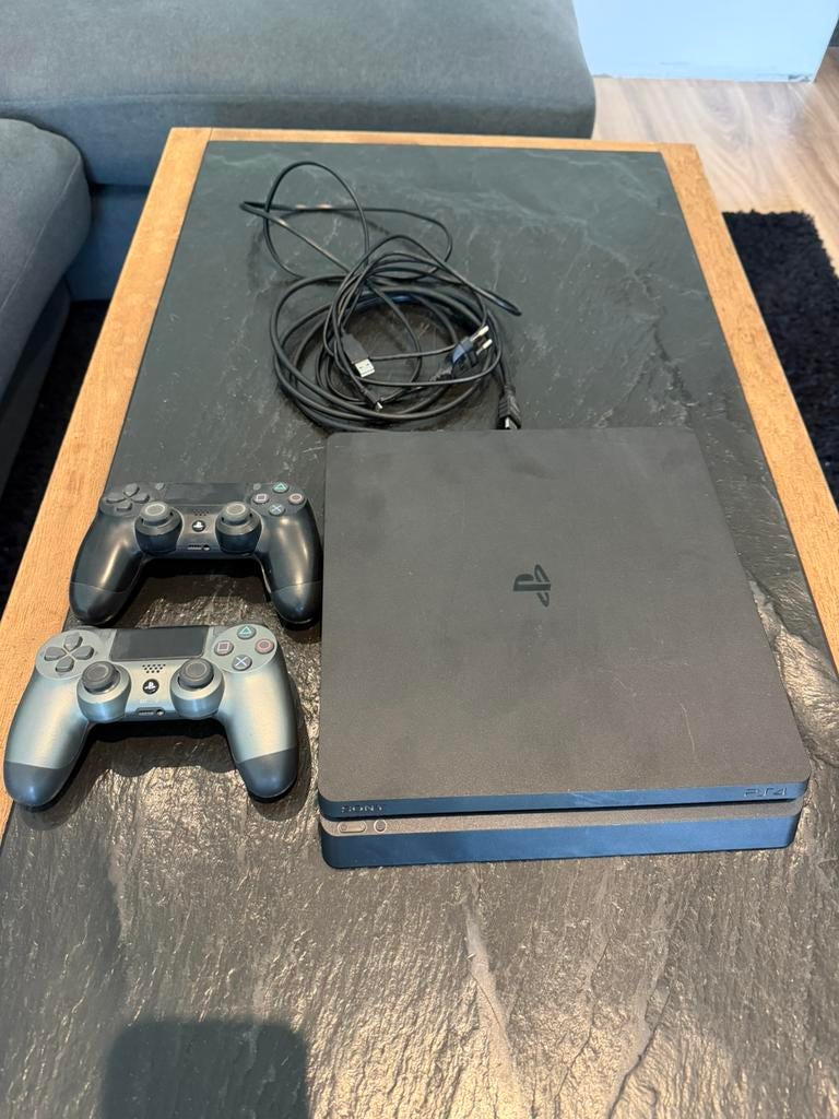 Ps4 1tb avec 2 manettes et les câbles, Ophalen, Met games, Met 2 controllers, Zo goed als nieuw