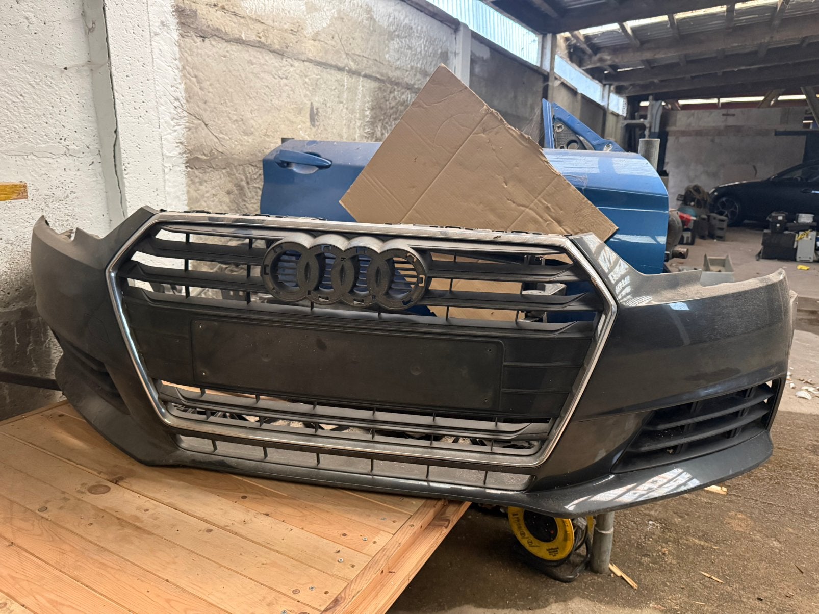 Voorbumper Audi a4 met grill 2016 - 2019, Pare-chocs, Audi, Enlèvement, Utilisé