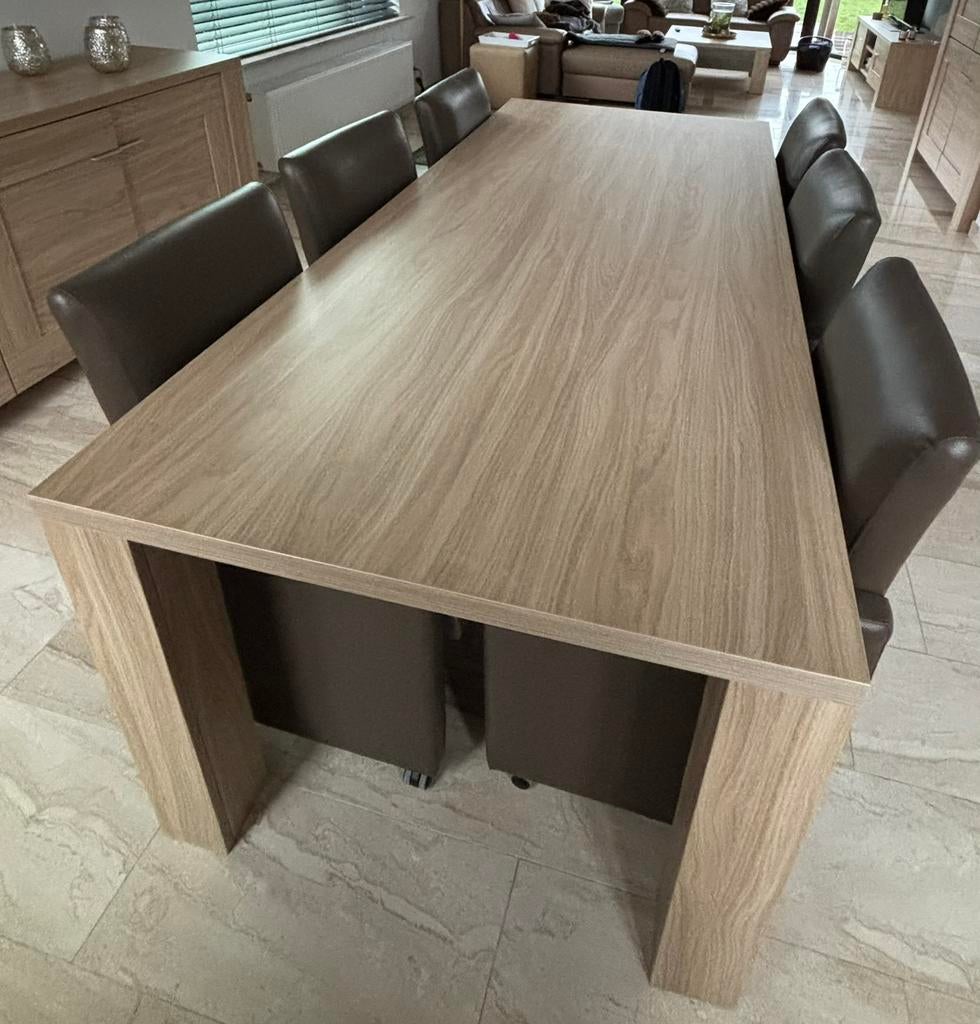 Tafel verstevigd met 6 stoelen (+wielen en leuning), Ophalen