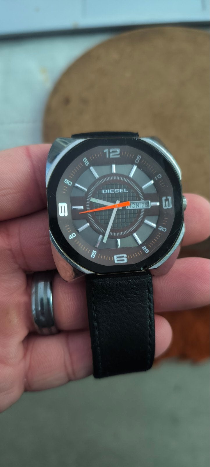 montre Diesel DZ-1118, Bijoux, Sacs & Beauté, Montre-bracelet, Autres marques, Enlèvement ou Envoi, Cuir