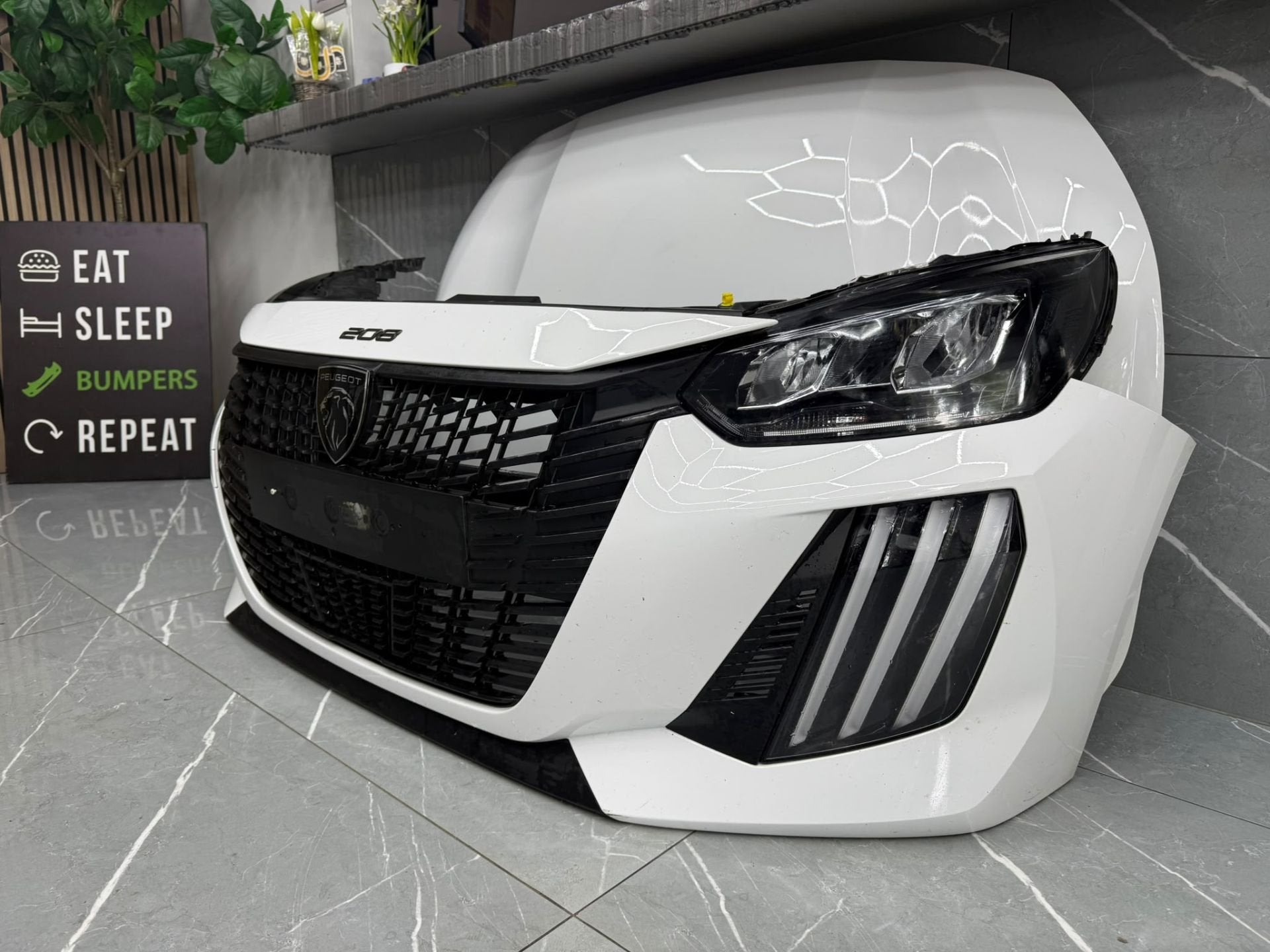 Face avant Peugeot 208 II 2024-2026 Capot Pare-chocs avant P, Taurusavenue 1
2132 LS  Hoofddorp, NL, Contact.group@renault.com