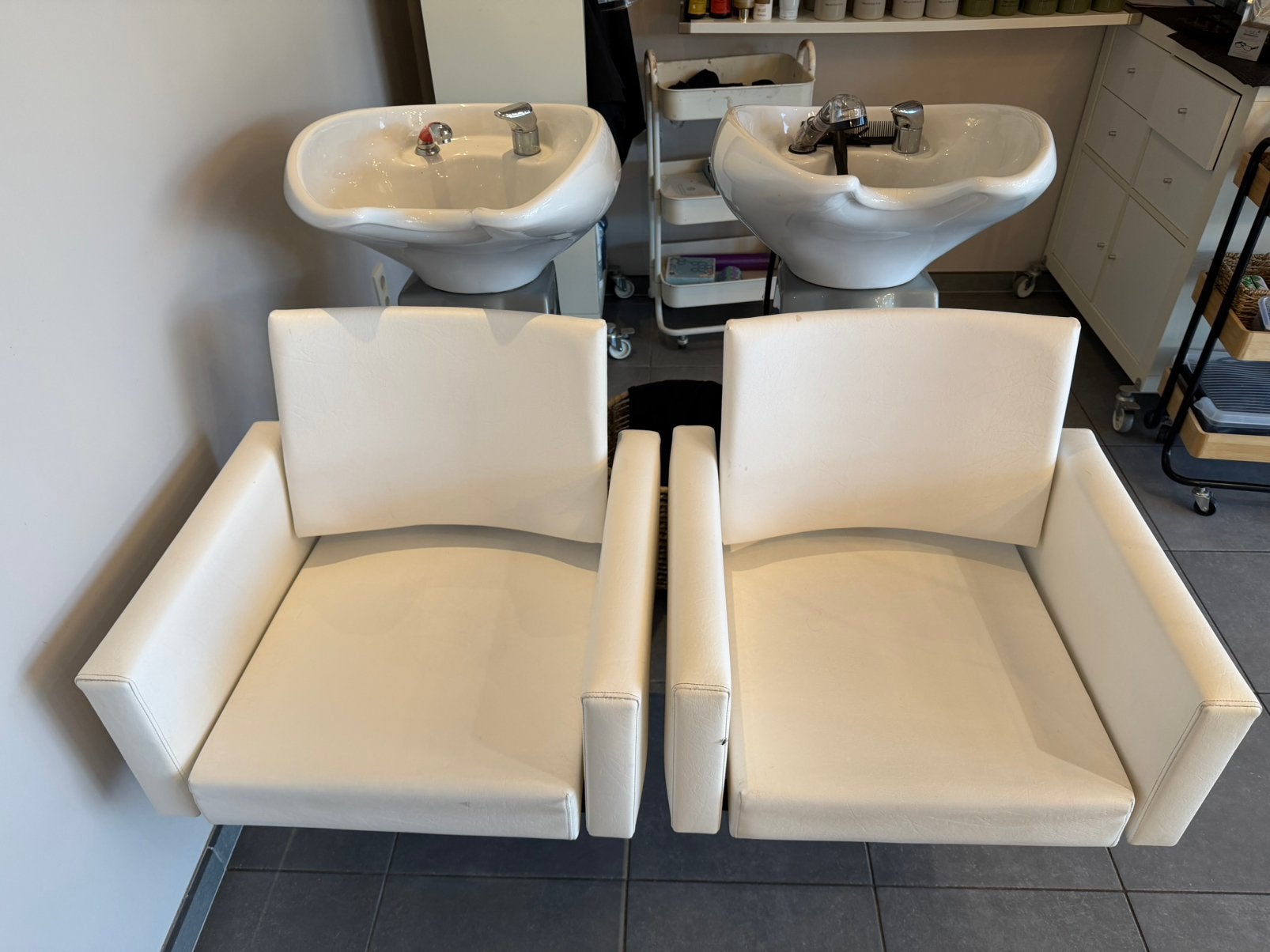 2 bacs à shampooing, Enlèvement