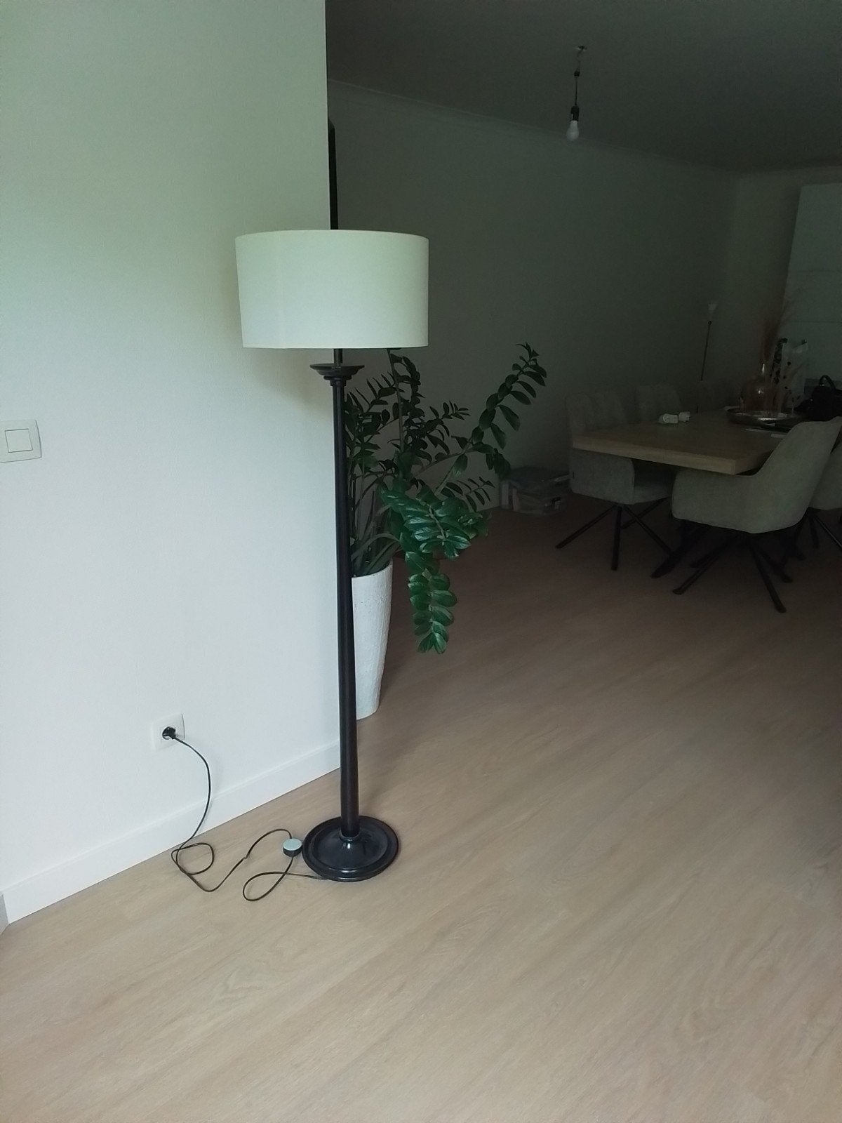 Staande lamp met kap, Ophalen, Hout