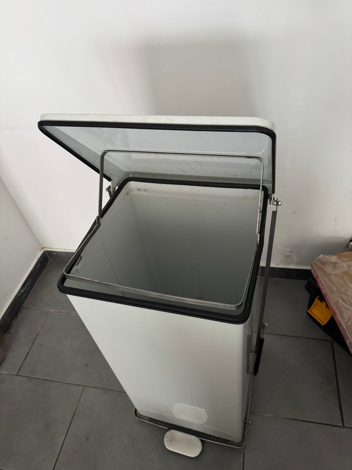 Grande table en inox comptoir ou autre 4m de longueur, Maison & Meubles, Accessoires pour la Maison | Poubelles, Enlèvement ou Envoi