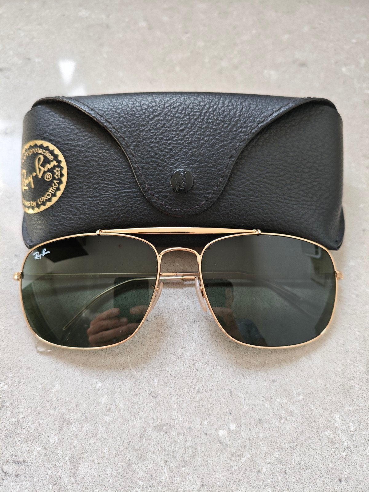 Stijlvolle Ray-Ban zonnebril met goudkleurig montuur, Ophalen of Verzenden, Zo goed als nieuw, Ray-Ban, Groen