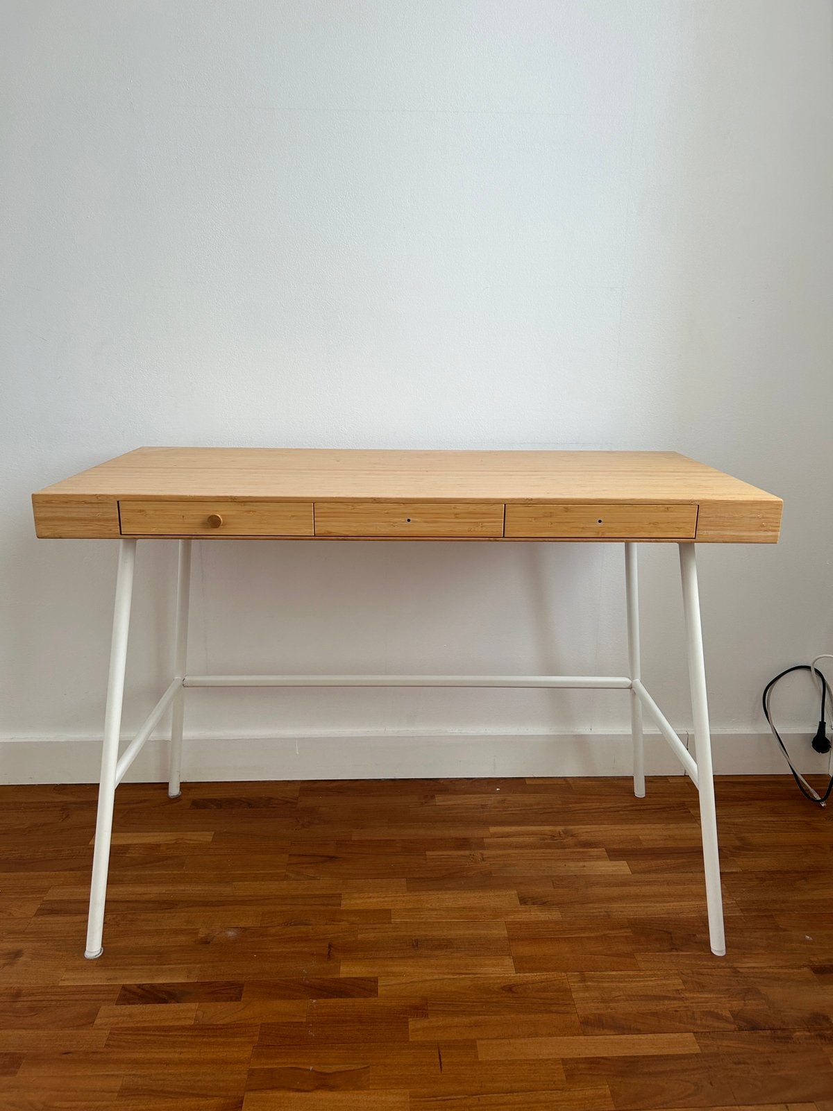 IKEA LILLASEN bureau van bamboe, Huis en Inrichting, Ophalen, Met lades, Zo goed als nieuw, IKEA