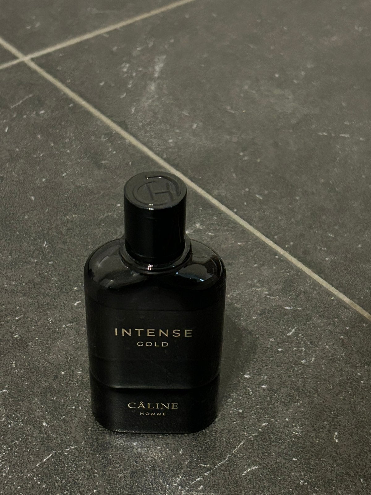 À vendre : parfum Câline Homme Intense Gold, Enlèvement, Comme neuf