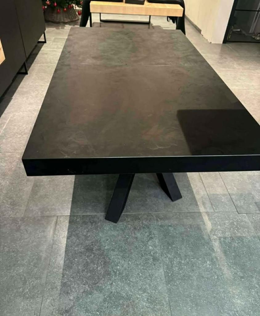 Betonnen zwarte eettafel, Huis en Inrichting, Tafels | Eettafels