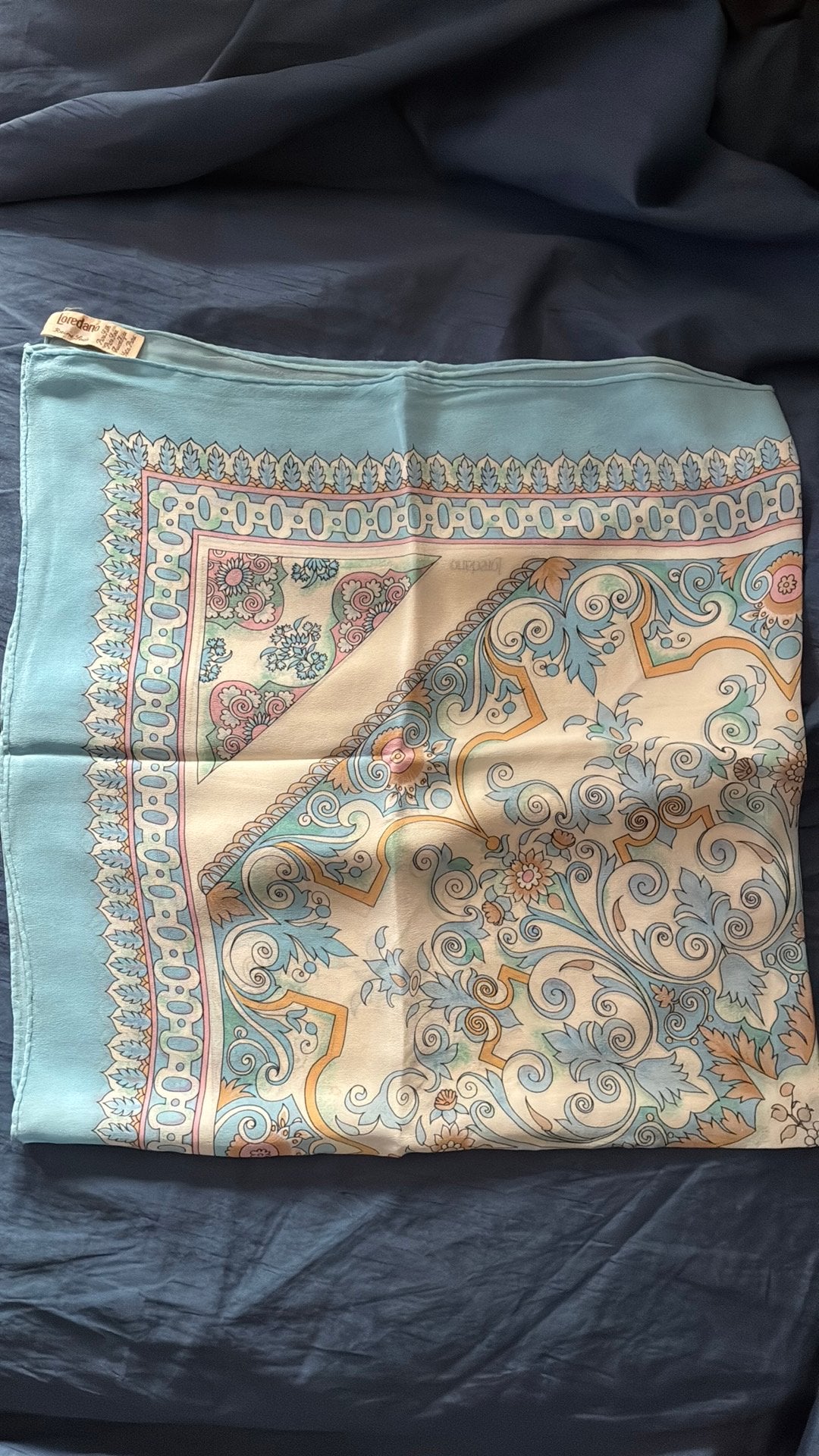 Foulard Loredano 100% soie, Vêtements | Femmes, Enlèvement, Comme neuf