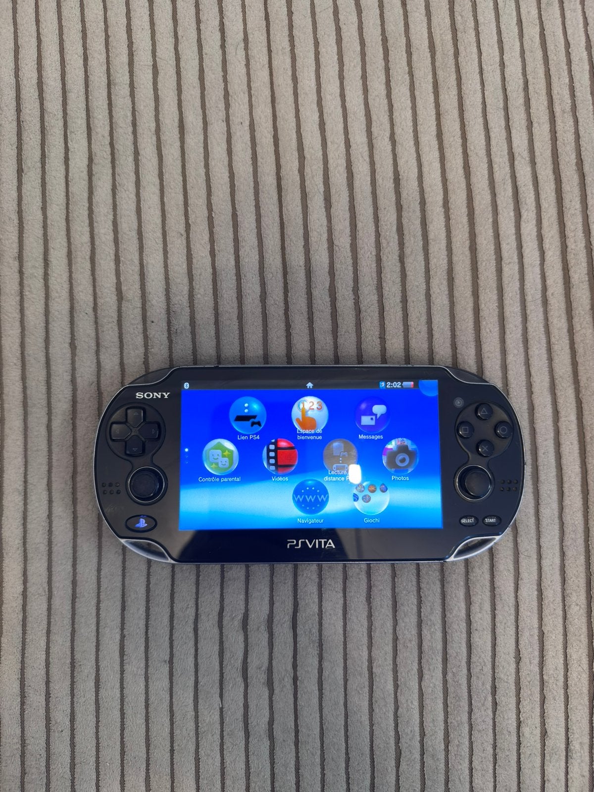 Console Sony PlayStation Vita avec chargeur et jeu Minecraft, Enlèvement, Comme neuf