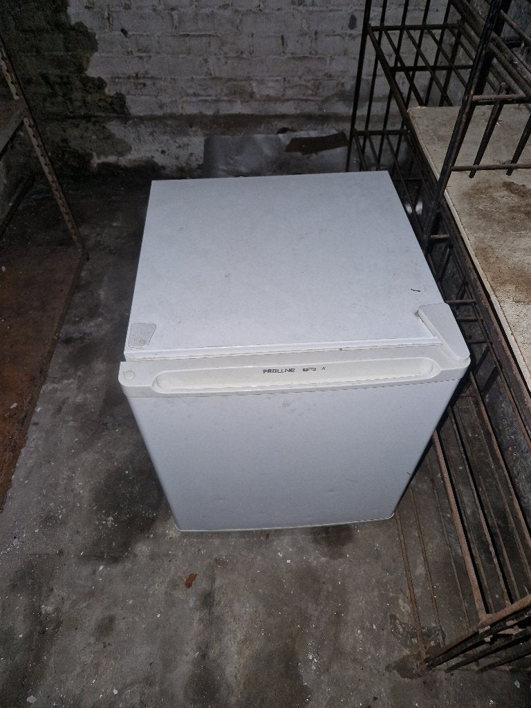 kleine koelkast, Elektronische apparatuur, Koelkasten en IJskasten, Ophalen, Zonder vriesvak, Energieklasse A of zuiniger, Minder dan 45 cm