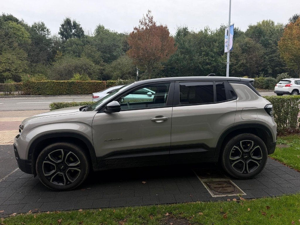 Jeep Avenger e-Hybrid Summit automatique | Toit panoramique, Autos, Cuir, Achat, Entreprise, Noir