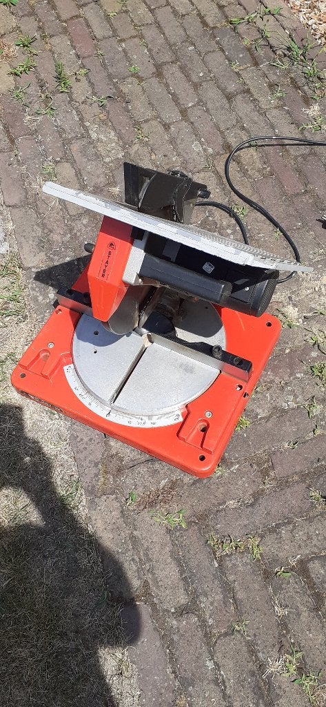 Lotje Afkort-cirkelzaag en water tegelzaagmachine, Ophalen, Gebruikt, 600 tot 1200 watt, Cirkelzaag