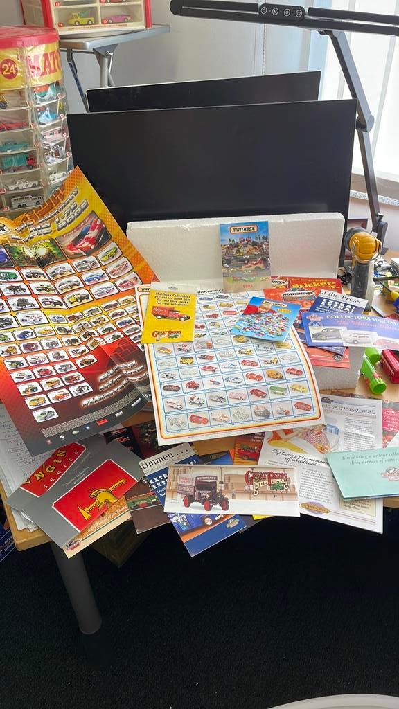 Matchbox lot met posters,folders en catalogi, Enlèvement ou Envoi, Comme neuf
