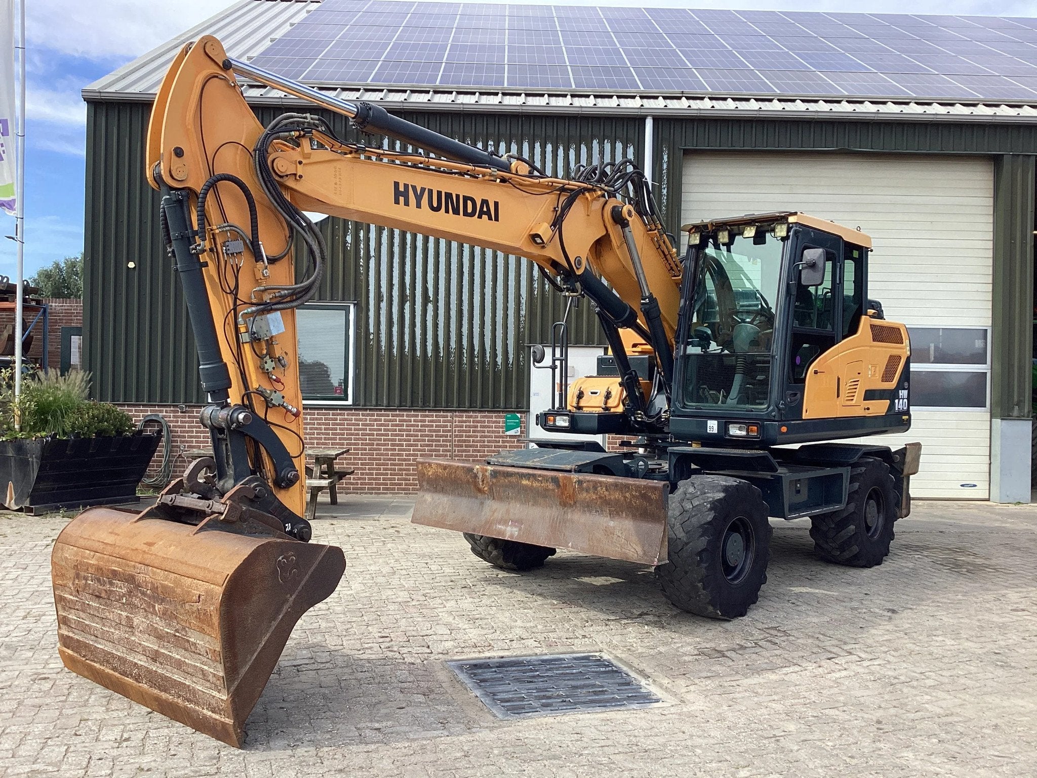 Hyundai HW140 Bandenkraan (bj 2017), Graafmachine