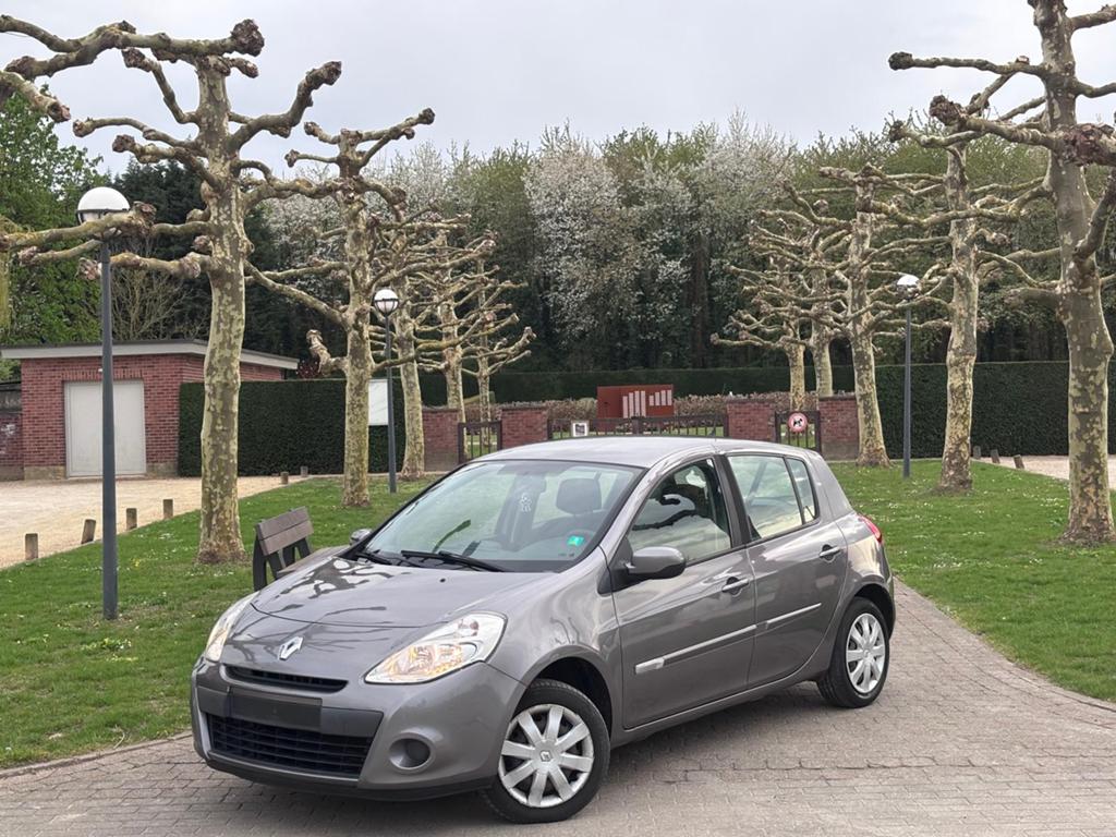 Renault Clio 1.2i essence 09/2014 - feuille rose, Carnet d'entretien, 5 portes, Particulier, Essence