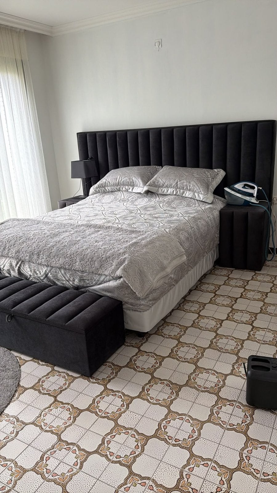 Prachtige Complete Boxspring + Nachtkastjes & Hocker, Ophalen, Zo goed als nieuw, Tweepersoons