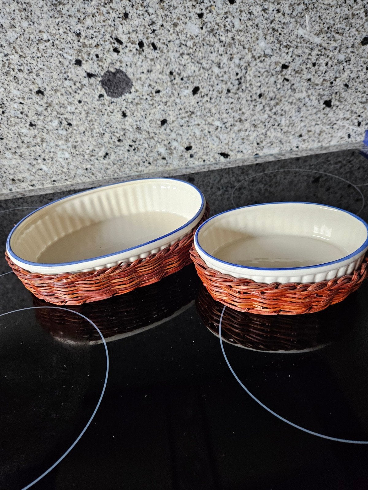 2 keramische kommetjes in rieten mandje, nieuw, Ophalen of Verzenden