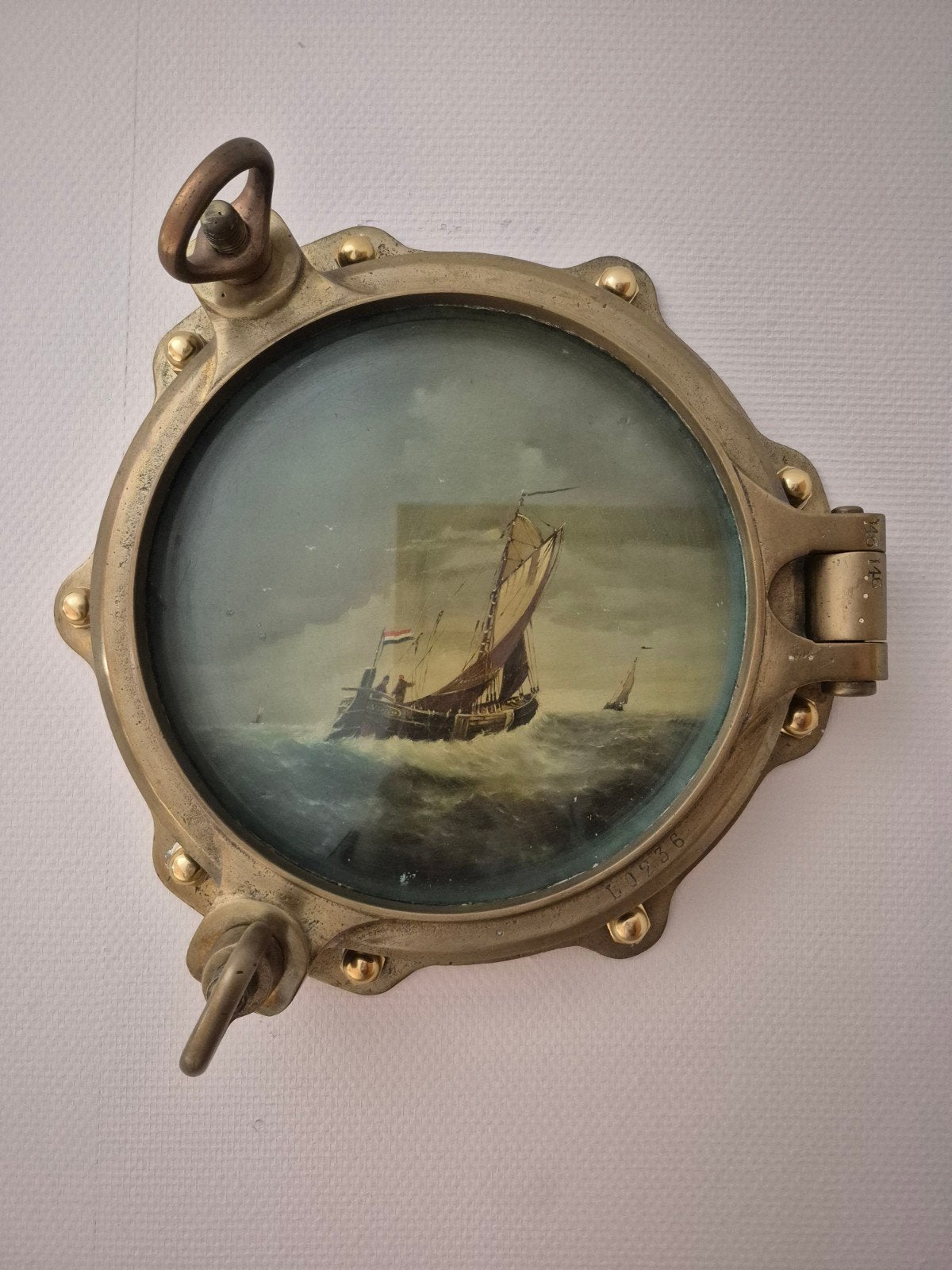koperen patrijspoort, Ophalen
