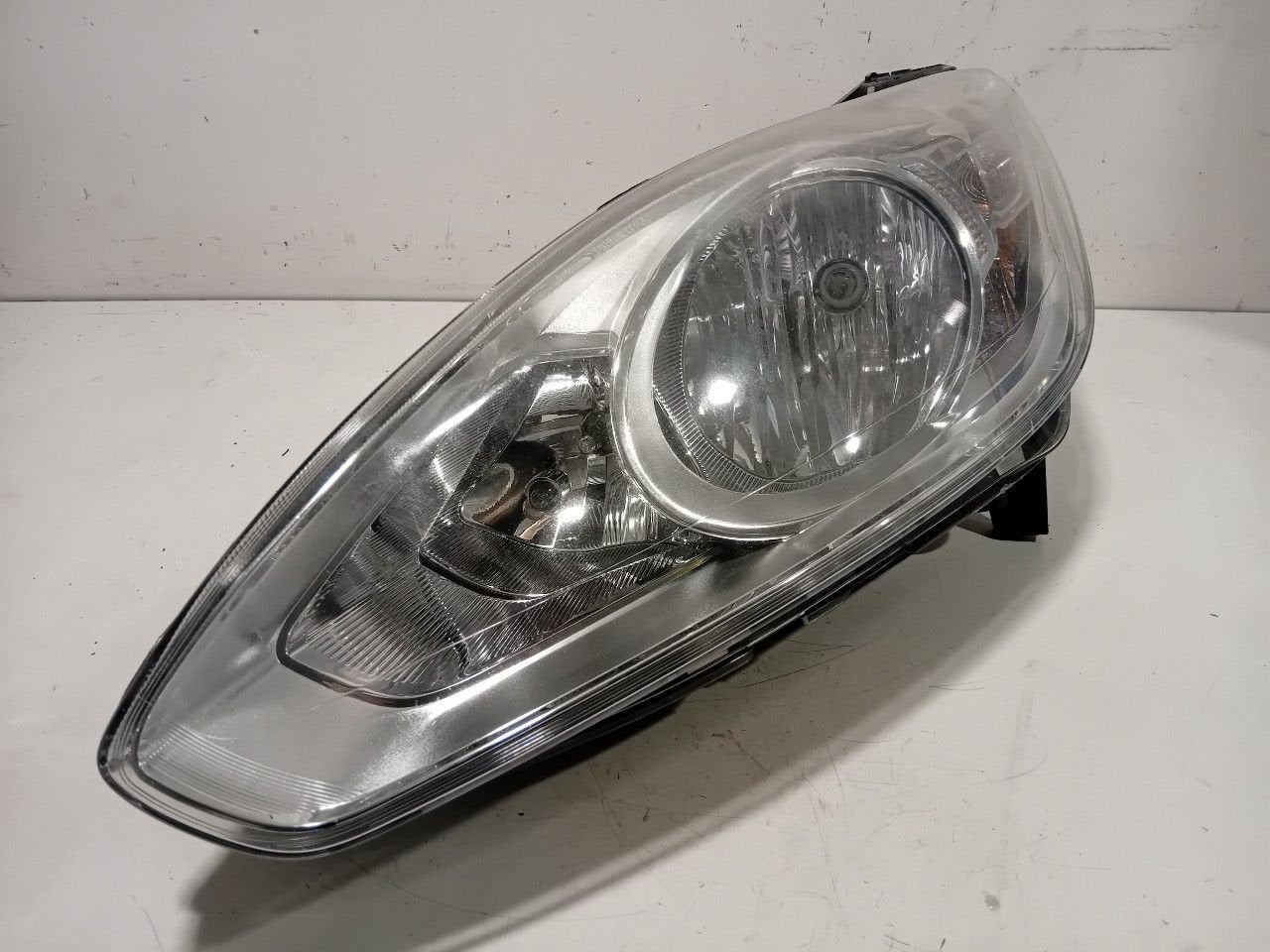 Koplamp links Ford C-Max, Onderdelen@venauto.nl, Van der Ven Autorecycling B.V., Ettenseweg 76, 4706 PB Roosendaal, The Netherlands
