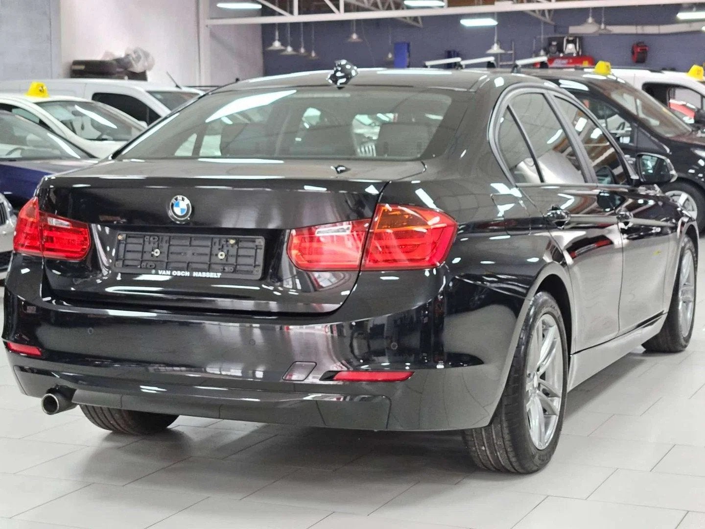 BMW Gran Turismo 318 D AUTO Sport Cuir Sensors Accoudoir Cru, Autos, Cuir, Euro 5, Achat, Entreprise