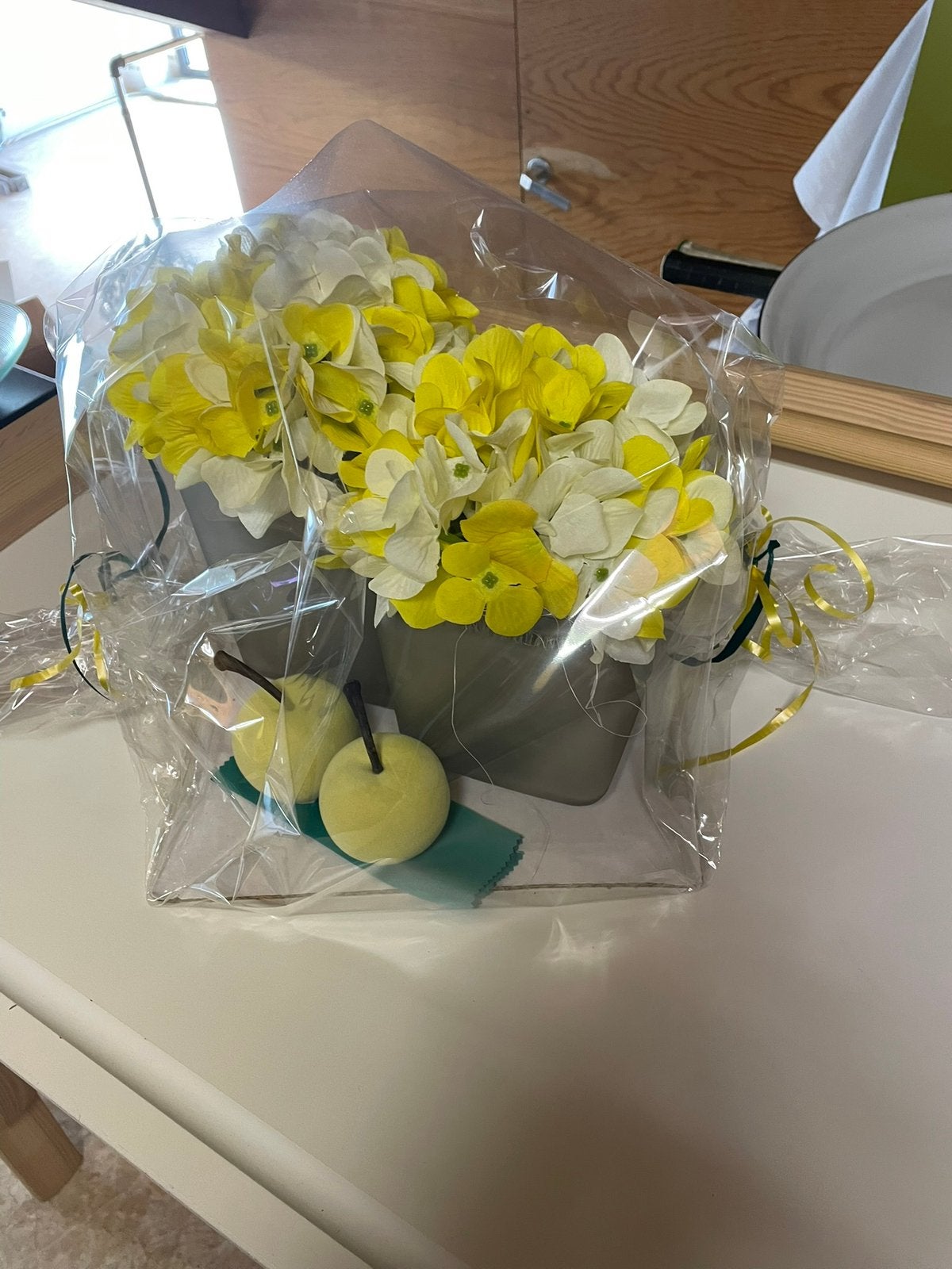 Nieuwe kunstbloemen in stenen grijze potten, Ophalen of Verzenden