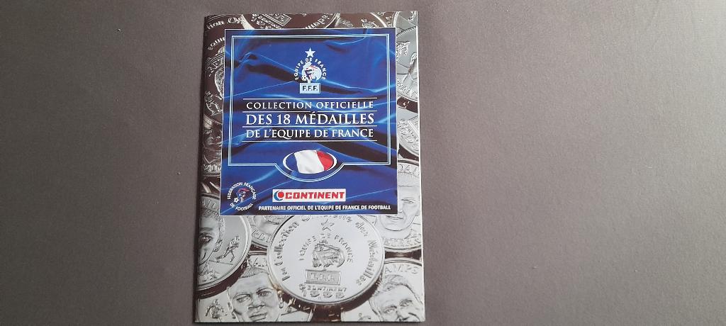 Médailles de l'équipe de France., Verzamelen, Sportartikelen en Voetbal, Ophalen of Verzenden, Zo goed als nieuw, Boek of Tijdschrift