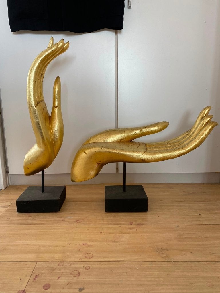 goldleave wooden boedha hand, Antiek en Kunst, Houtsnijwerk, Op sokkel, Hout, Goud