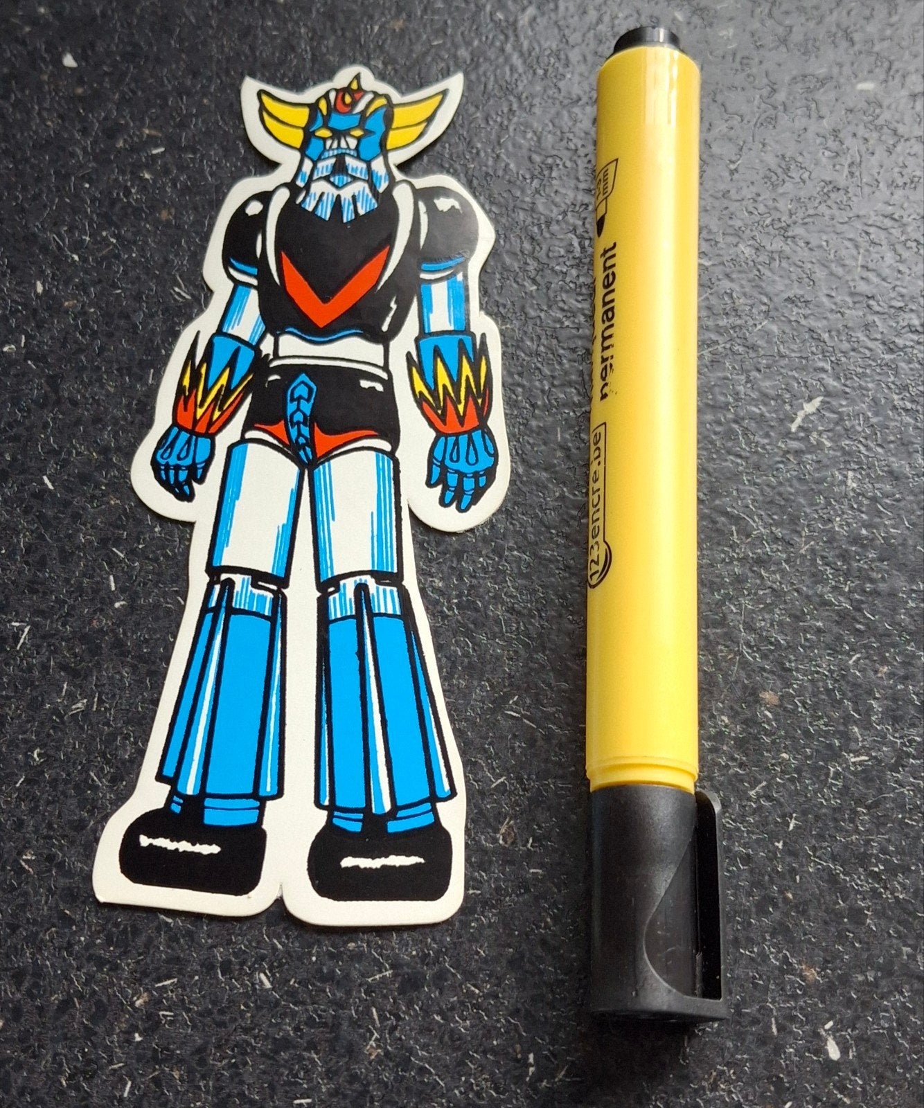 Autocollant vintage robot Goldorak, Collections, Enlèvement ou Envoi, Comme neuf, Bande dessinée ou Dessin animé