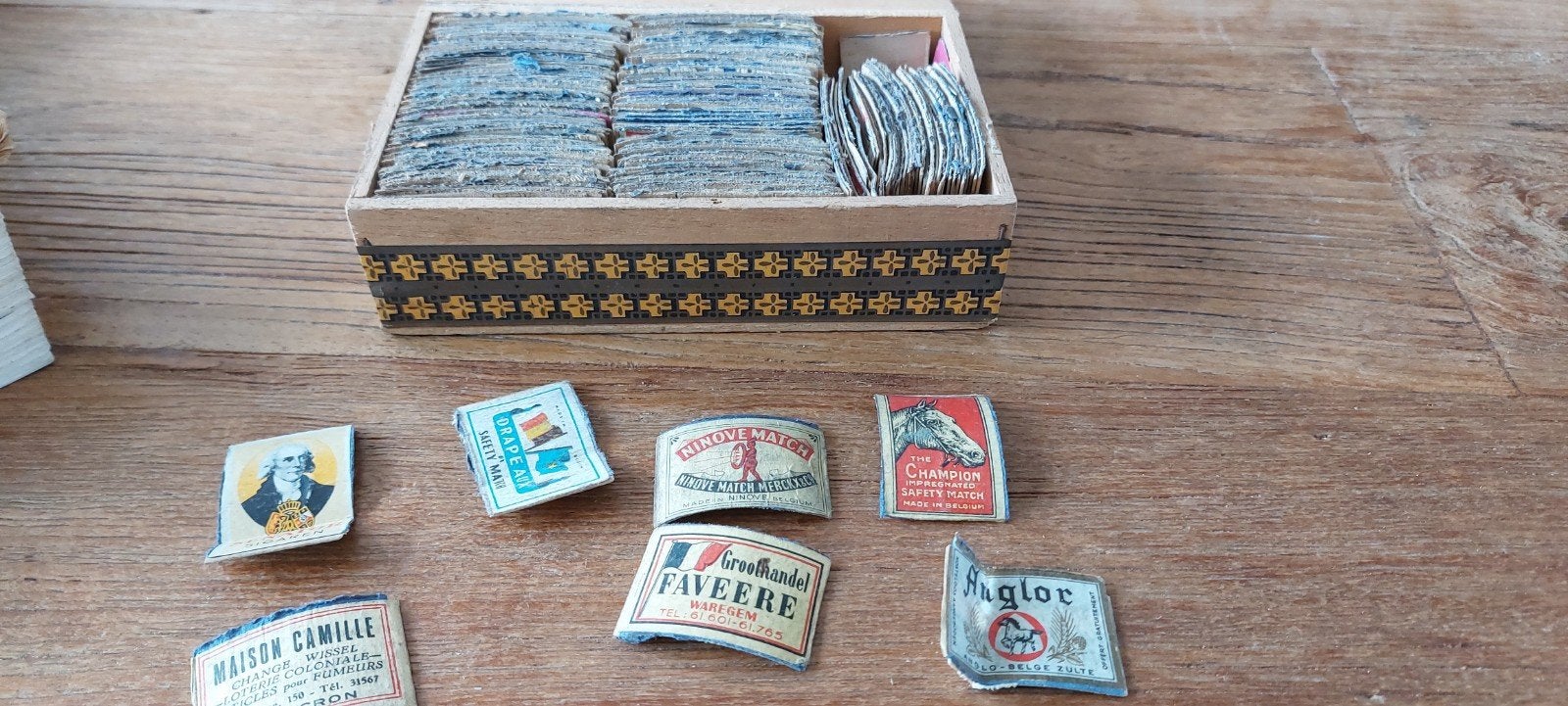 lucifer etiketten, Enlèvement