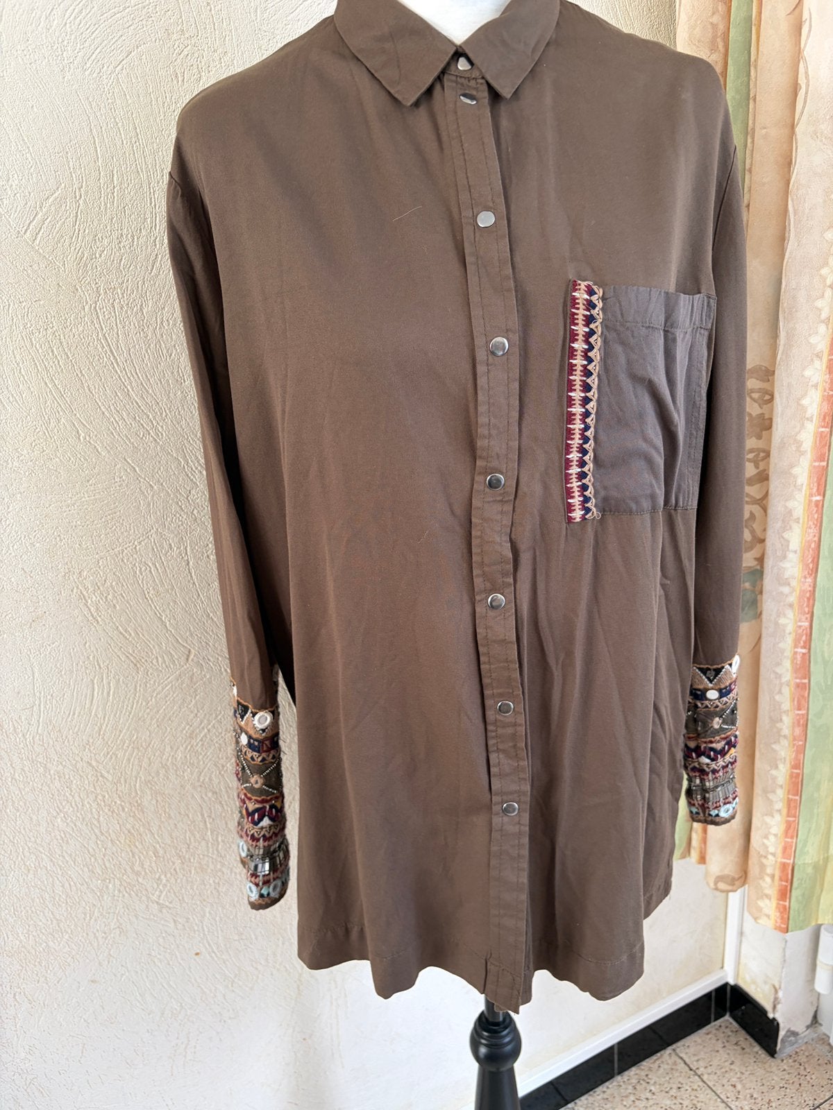BERSHKA hemd/tuniek in etnische stijl - Maat M, Kleding | Dames, Blouses en Tunieken, Ophalen of Verzenden, Zo goed als nieuw