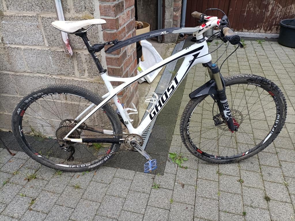 Vélo de montagne, marque Ghost, carbone., Enlèvement