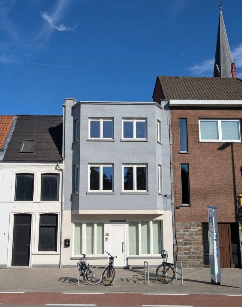 RUIME, INSTAPKLARE RIJWONING IN KORTRIJK, Immo, 3 kamers, Tussenwoning, 143 kWh/m²/jaar, Kortrijk