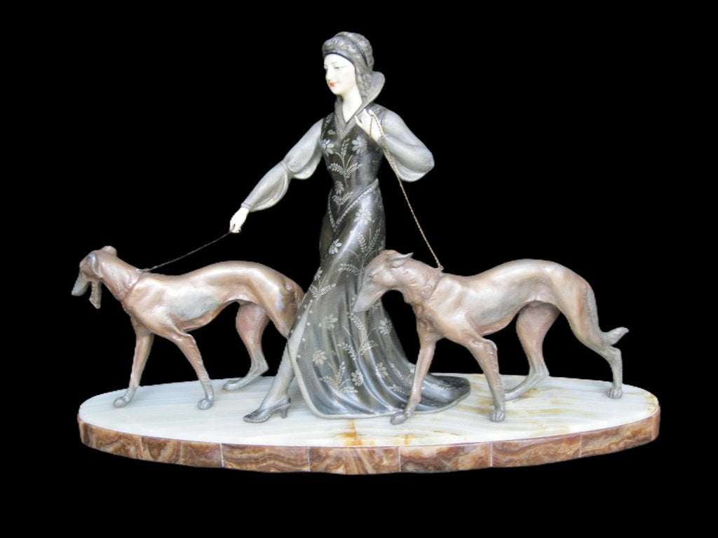 Dame met twee honden gemerkt Scali., Statue, Art deco, Brons, Enlèvement