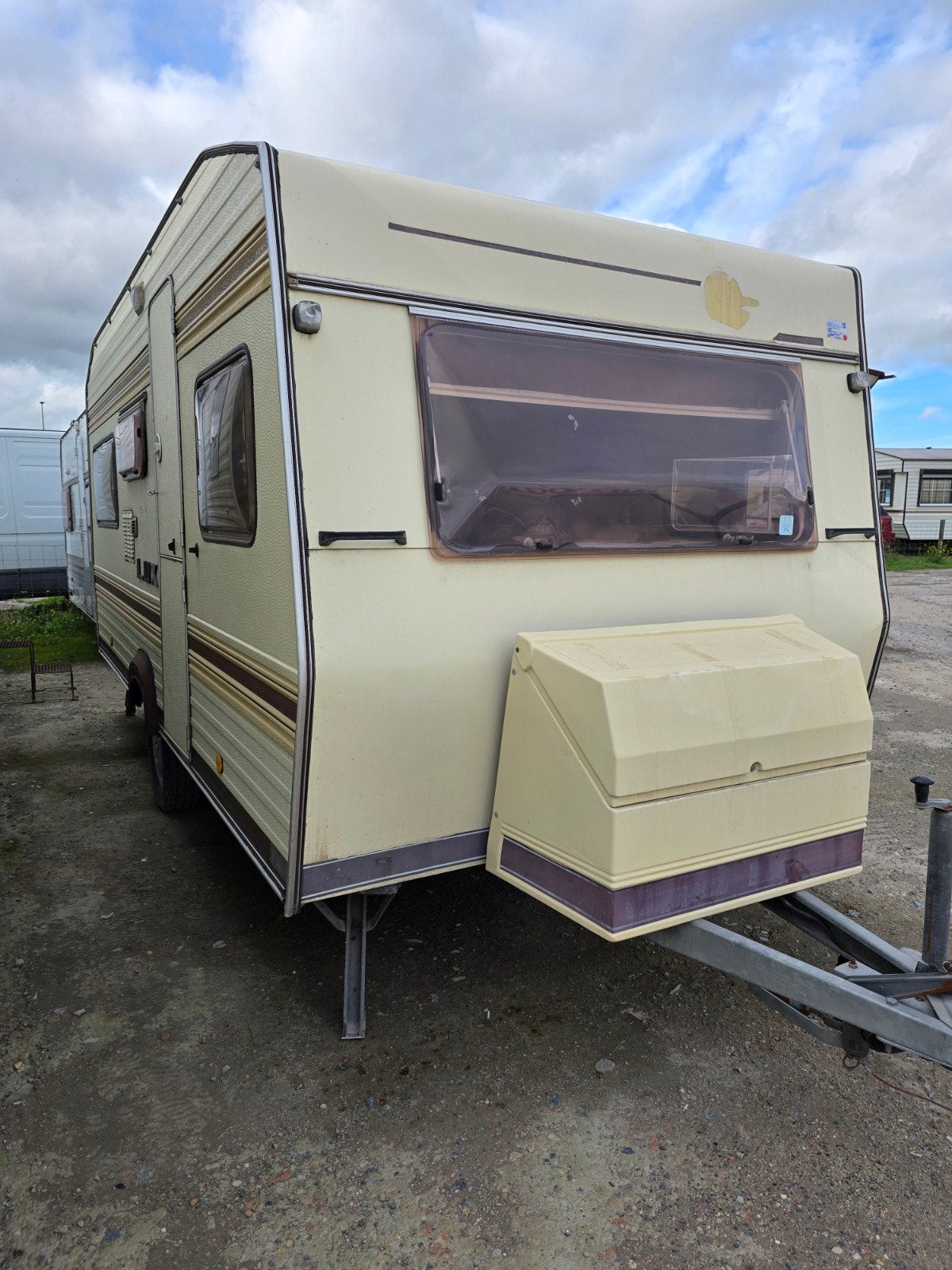 Trekcaravan in snelverkoop " bieden" zelf op te halen !!!, Entreprise