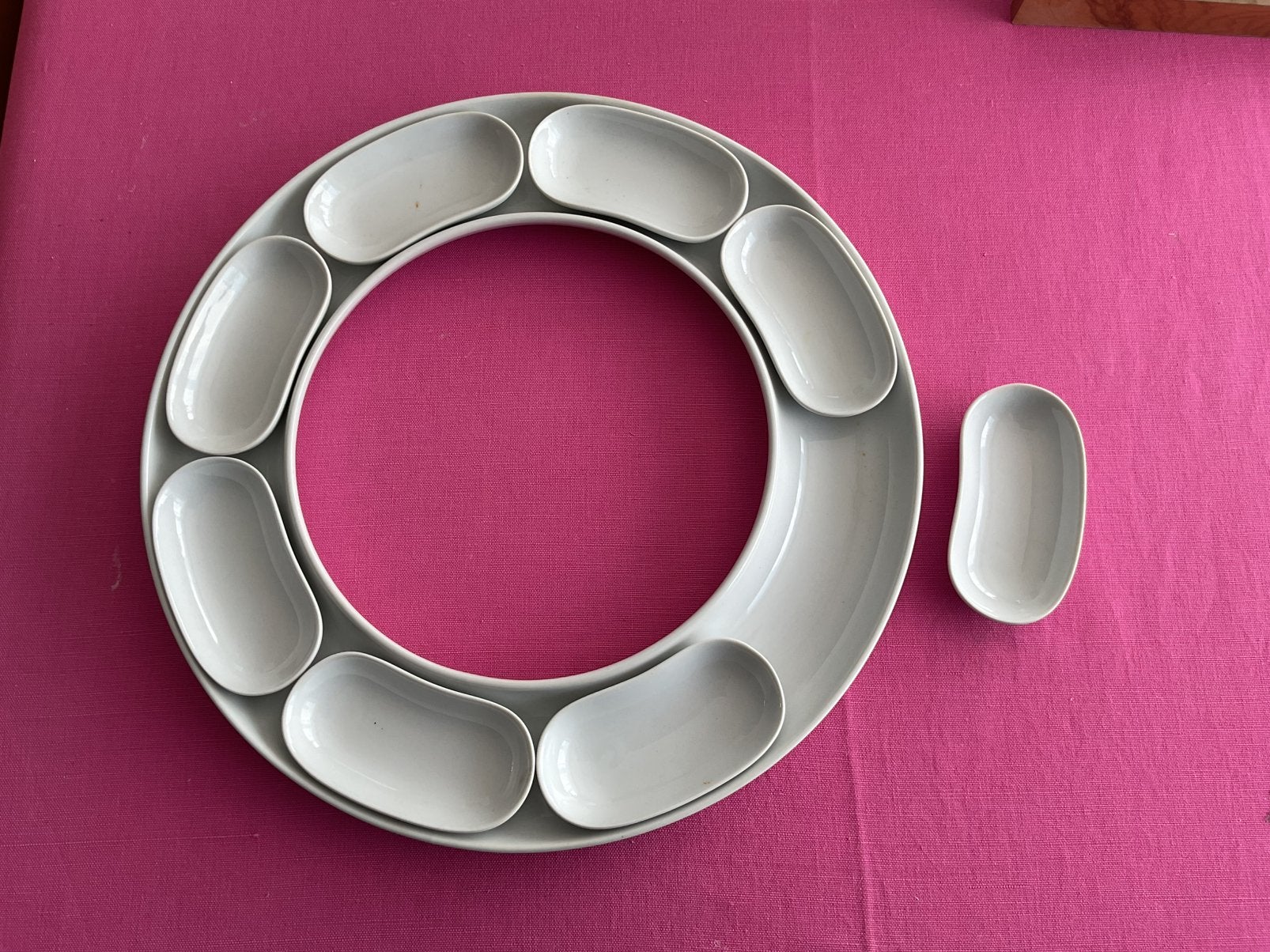 Plat à apéritif en porcelaine de 36 cm avec 8 plats séparés, Enlèvement, Comme neuf