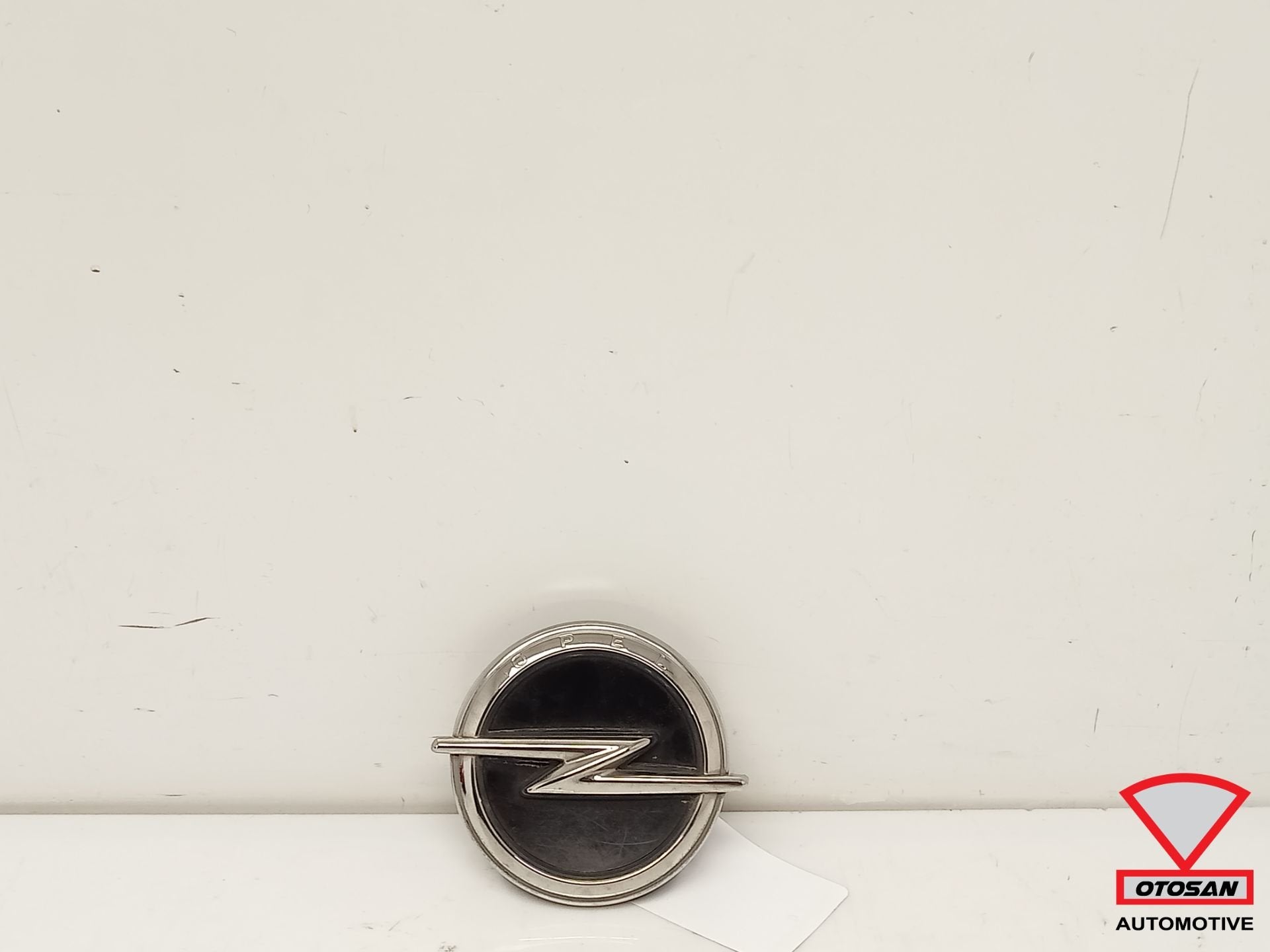 Opel Corsa F 2019+ Achterklep Opener Embleem 39185120, Gebruikt, Opel Automobile GmbH, Kontakt@opel-infoservice.de, Opel