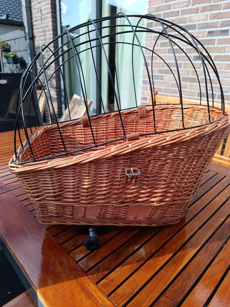 Rieten fietsmand voor hondje, Ophalen, Zo goed als nieuw, Fietsmand, Duvo+