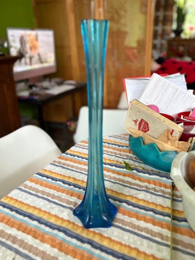 Vase à flûte ancien, Enlèvement ou Envoi