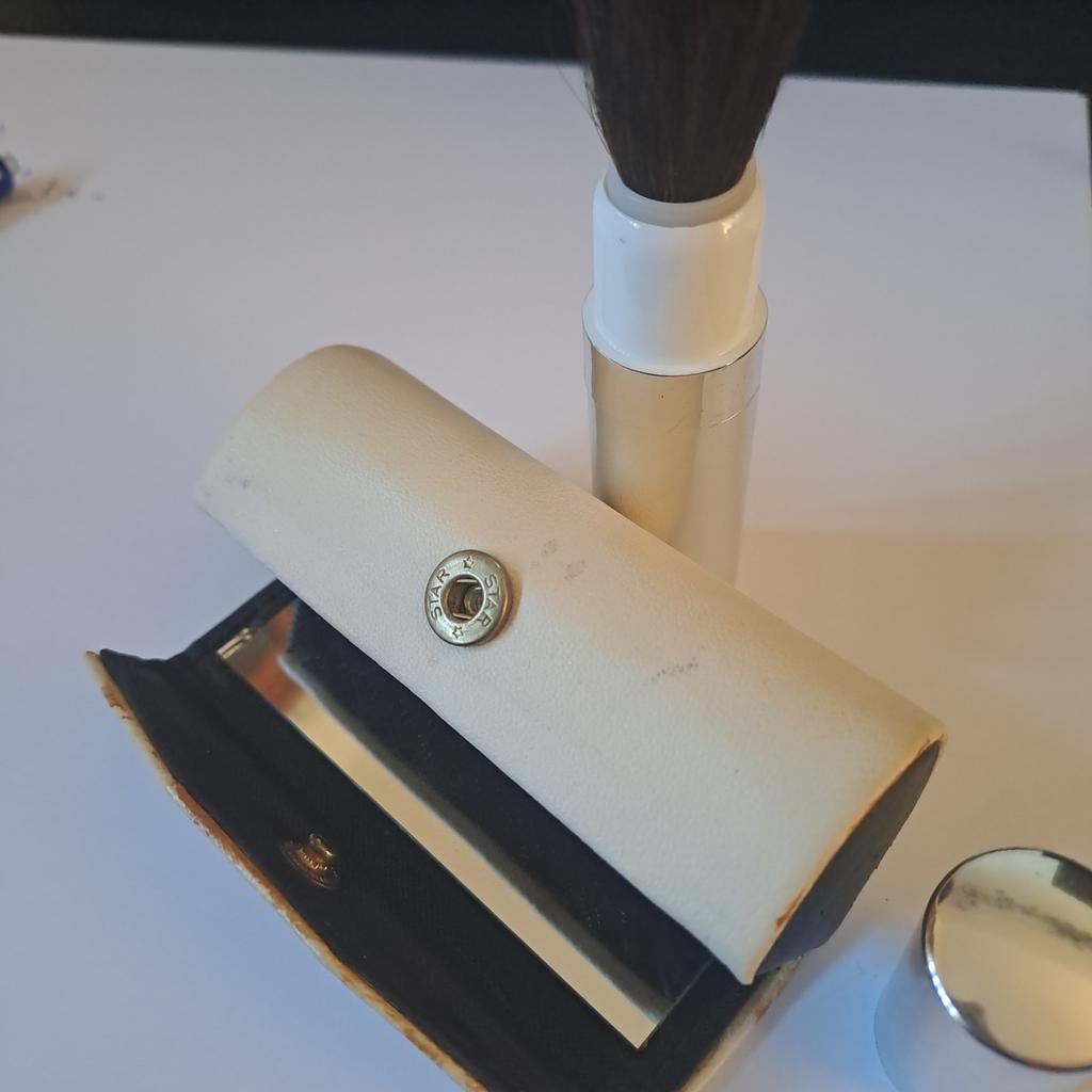 Étui avec brosse, Enlèvement ou Envoi