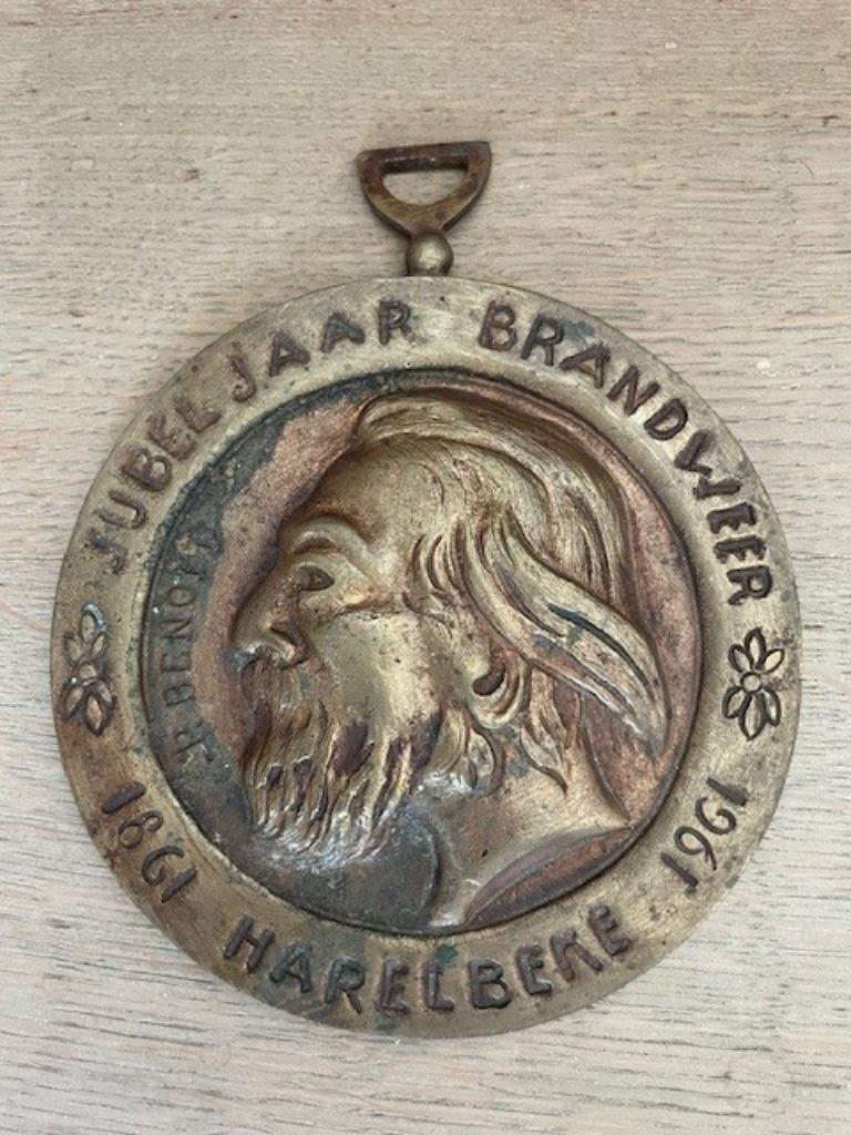 BRANDWEER HARELBEKE KOPEREN HERDENKINGSTEKEN 1861 - 1961, Enlèvement ou Envoi