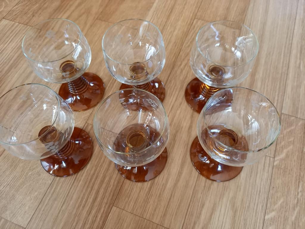 6 VERRES > MAGNIFIQUEMENT GRAVÉS, Enlèvement ou Envoi, Comme neuf