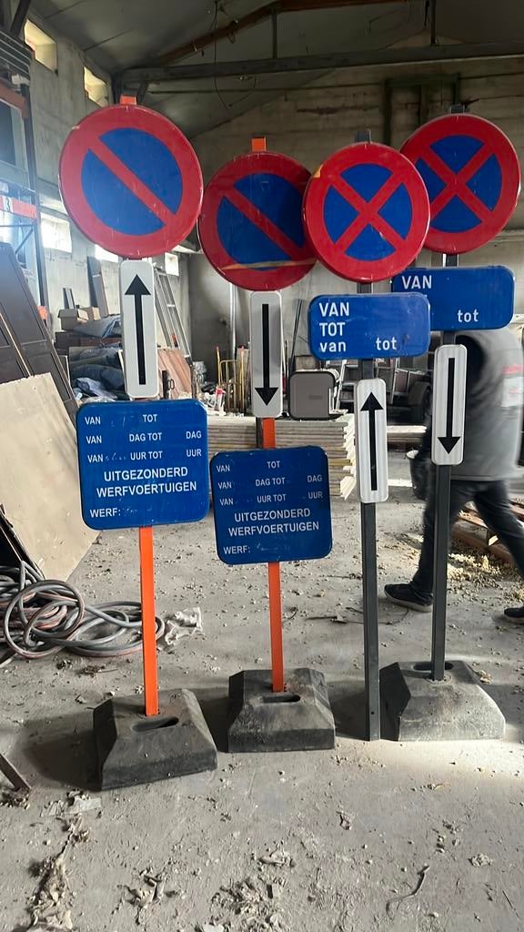 Panneaux de signalisation achetés par nos soins (NON volés!), Enlèvement