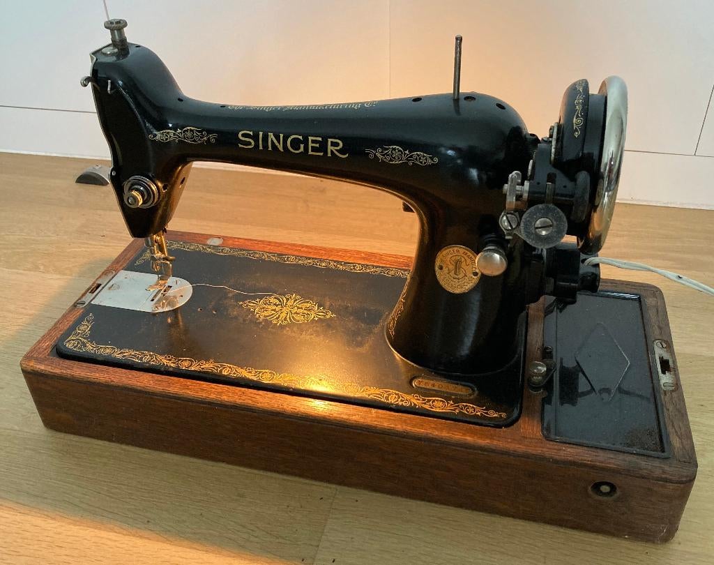 Machine à coudre Singer 66K (de 1924) avec couvercle en bois, Antiquités & Art, Antiquités | Machines à coudre, Enlèvement
