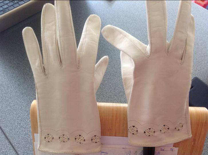 Vintage crèmekleurige lederen handschoenen zeker 65jaar oud, Enlèvement, Comme neuf, Gants