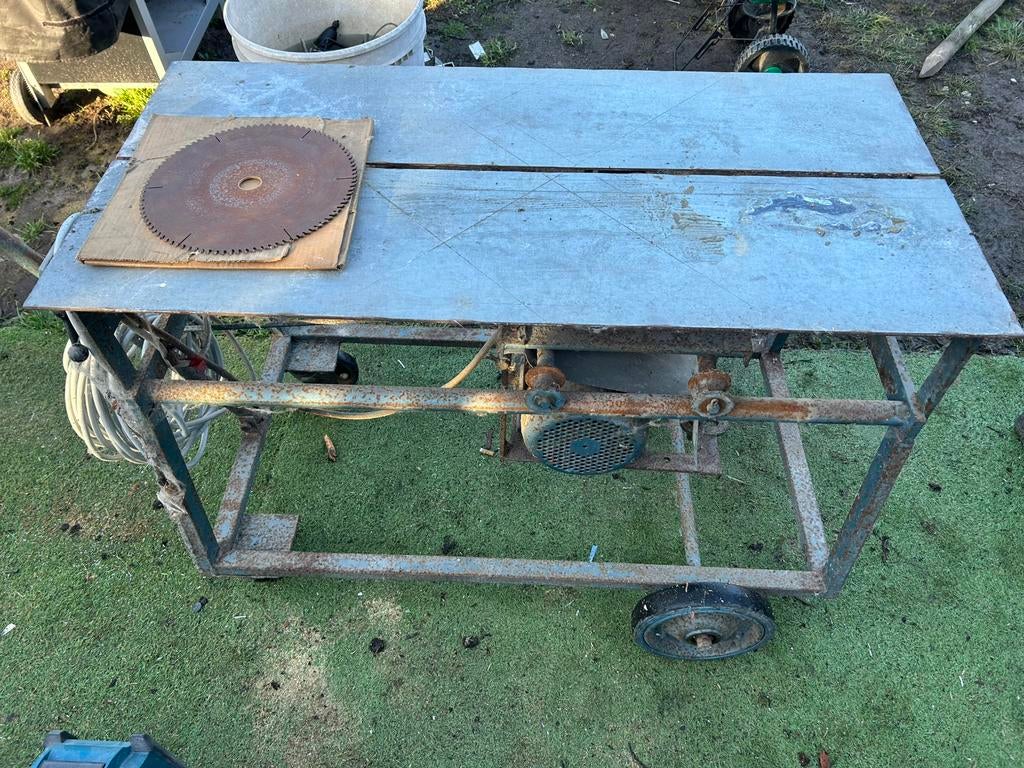 Antiek zaagmachine op drijfkracht, Enlèvement, Comme neuf
